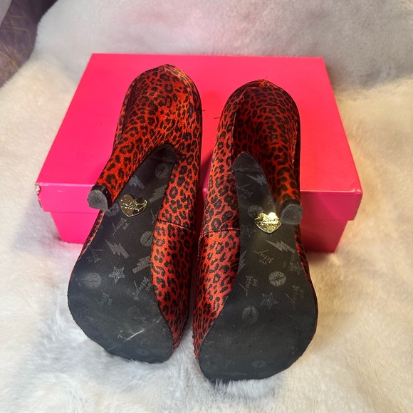 Red and black leopard print Betsy Johnson majestee heels - Picture 6 of 9